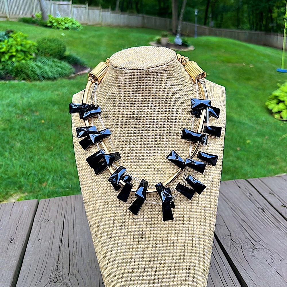 VINTAGE ANTHONY ALEXANDER GOLD TONE & BLACK LUCITE STATEMENT NECKLACE